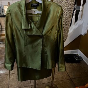 Jones wear Two Piece suit 14